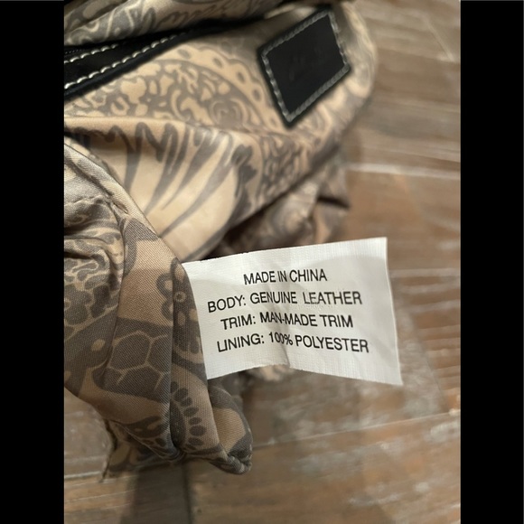 Clarks Pebbled Leather Bucket Bag🖤 - Picture 12 of 12